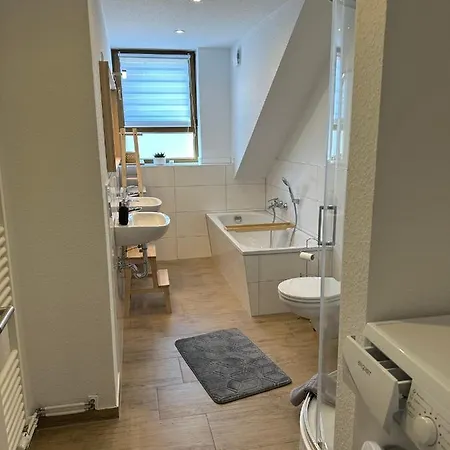 Gemuetliche Neurenovierte Dachgeschosswohnung Erfurt Exterior photo