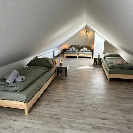 Gemuetliche Neurenovierte Dachgeschosswohnung Erfurt Exterior photo